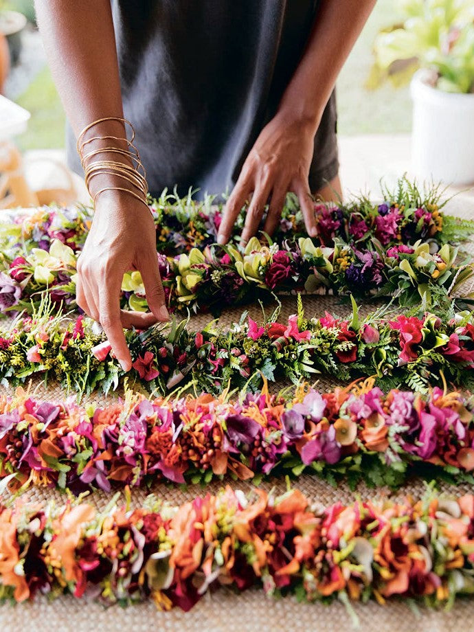LEI ALOHA: A BOOK CELEBRATING THE VIBRANT FLOWERS AND LEI OF HAWAI