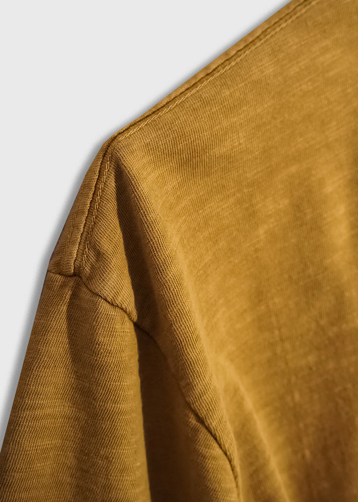 Sink or swim pocket tee - Goldenrod - Iron & Resin